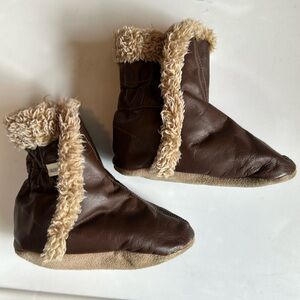 Robeez Brown with Sherpa lining booties Size 3-4 years